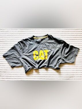 CAT Caterpillar crop top graphic t-shirt women’s XL gray yellow logo